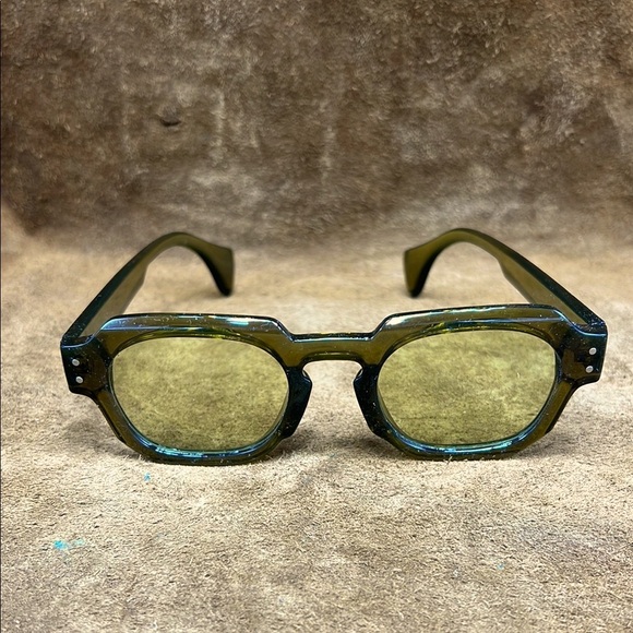 City Girl Vintage Style Green Transparent Frame Sunglasses - Picture 1 of 9